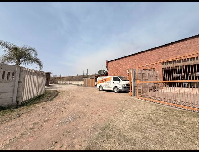1,288M² WAREHOUSE FOR SALE IN RIVERSIDE